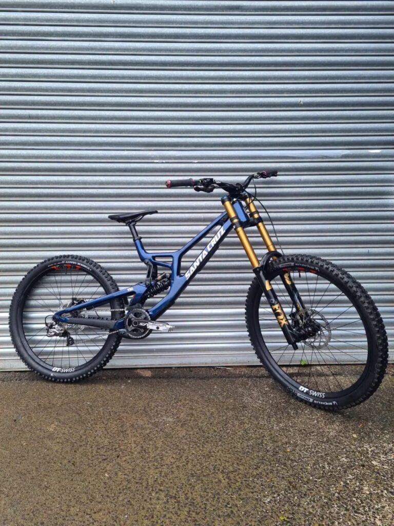 Santa Cruz V10 CC in the Liquid Blue colorway - size large