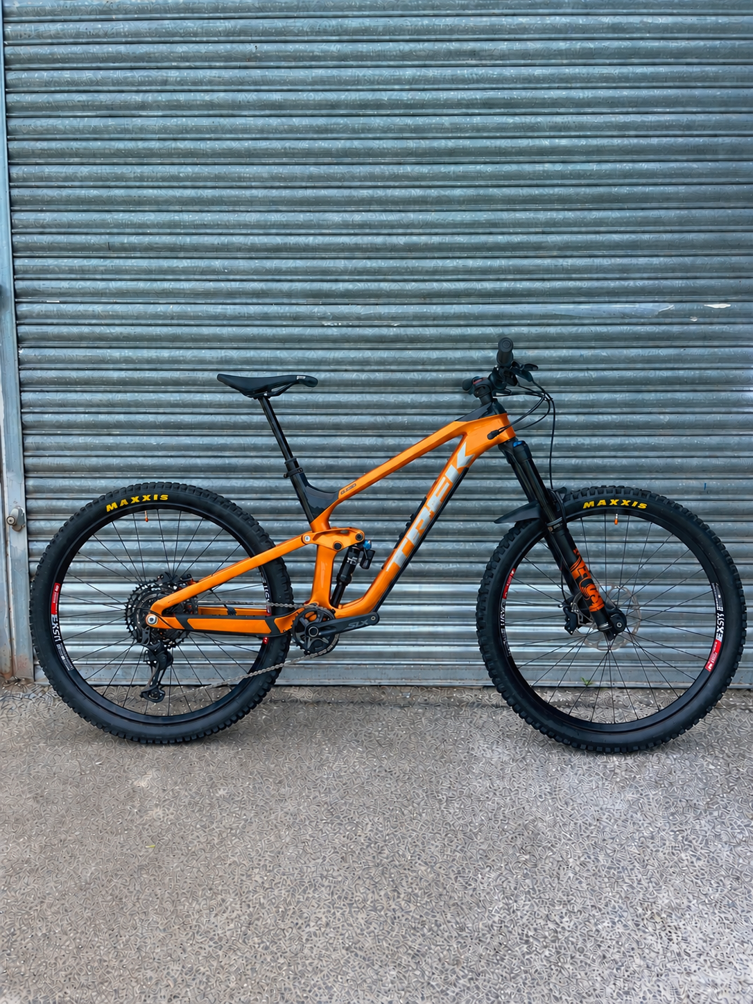 2021 Trek Slash 9 Carbon - Image 2